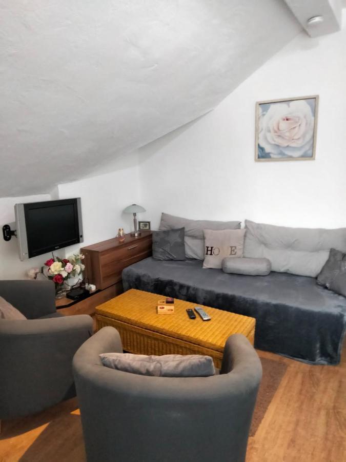 Apartment Mit Dennis Und Alexander Alexander Mit Klimaanlage